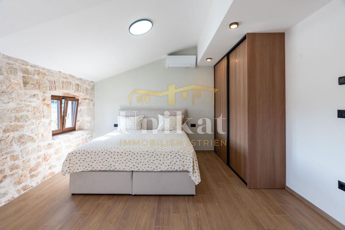 Casa in pietra ristrutturata con piscina